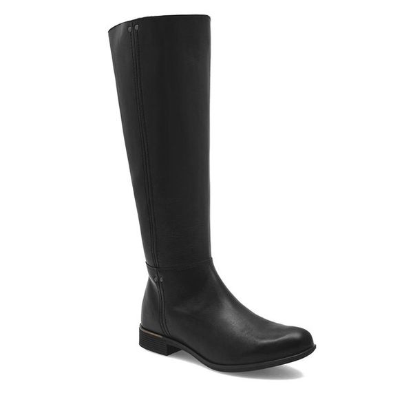 Kozaki Lasocki. Czarne kozaki damskie Lasocki, bez obcasa, na płaskiej podeszwie. Za 379.99 zł.