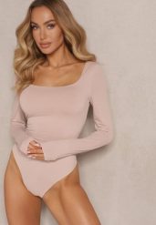 Beżowe Body Longsleeve o Dopasowanym Kroju z Kwadratowym Dekoltem Sesadiel. Brązowe bluzki damskie Renee, m, bez wzorów, z jeansu, bez kołnierzyka, bez ramiączek. Za 49.99 zł.