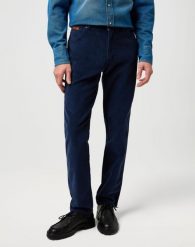 MESKIE SPODNIE WRANGLER TEXAS SLIM MOOD INDIGO 112370862. Niebieskie spodnie materiałowe męskie Wrangler, l, bez wzorów, z jeansu. Za 219.99 zł.