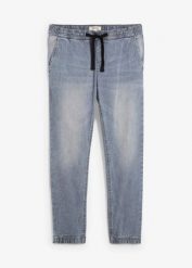 Joggery jeansowe o kroju regular fit z gumką w talii, tapered. Niebieskie jeansy męskie bonprix. Za 149.99 zł.
