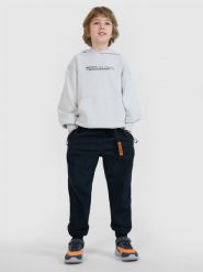 4F Spodnie casual joggery chłopięce - czarne 146 (10-11 lat). Czarne spodnie materiałowe dla chłopców 4f, bez wzorów, z materiału, casualowe. W wyprzedaży za 59.99 zł.