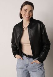 Czarna Przejściowa Kurtka Bomberka z Imitacji Skóry Izanelia. Czarne kurtki damskie Born2be, l, bez wzorów, z jeansu, bez kaptura. Za 109.99 zł.