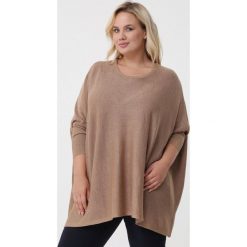 Camelowy Sweter Evangeline. Swetry damskie Born2be, na jesień, xxl, bez wzorów, bez kołnierzyka, bez ramiączek, bez kaptura. Za 89.99 zł.
