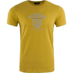 T-shirt męski Jimmy Sanders Yuri Mustard w kolorze żółtym. Żółte buty sportowe męskie GOLF, z bawełny, bez zapięcia, na golfa. Za 49.28 zł.