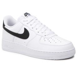 Sneakersy Nike. Czarne półbuty chłopięce Nike, bez wzorów, bez zapięcia. Za 279.99 zł.
