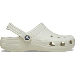 Crocs Clásico Zueco. Czerwone klapki damskie Crocs, bez wzorów, sportowe, bez obcasa. Za 224.96 zł.