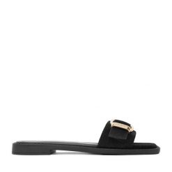 Klapki Beverly Hills Polo Club. Czarne klapki damskie Beverly Hills Polo Club, bez wzorów, bez obcasa. Za 249.99 zł.