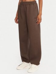 Reebok Spodnie dresowe Reebok X Ewa Chodakowska RK25304CCW Brązowy Regular Fit. Brązowe spodnie dresowe damskie Reebok, l, bez wzorów, z dresówki. Za 179.99 zł.