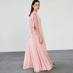 Elagancka sukienka maxi - Różowy. Czerwone sukienki damskie Reserved, bez wzorów, bez kołnierzyka, bez ramiączek, maxi. Za 349.99 zł.