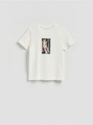 T-shirt z nadrukiem Tamara Łempicka - biały. Białe t-shirty damskie Reserved, l, bez wzorów, z bawełny, bez kołnierzyka. Za 59.99 zł.