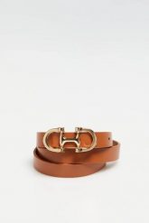 Pasek z ozdobną klamrą brązowy. Brązowe paski damskie MOODO, bez wzorów. Za 39.99 zł.