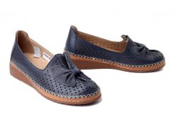 COMFORTABEL 830046-05 blau, półbuty damskie. Niebieskie półbuty damskie Comfortabel, na lato, w ażurowe wzory, ze skóry, bez obcasa, bez zapięcia. Za 229.42 zł.