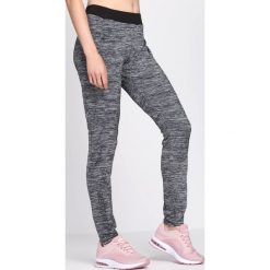 Szare Spodnie Dresowe Affirmative. Szare spodnie dresowe damskie Born2be, z napisami, z dresówki. Za 19.99 zł.