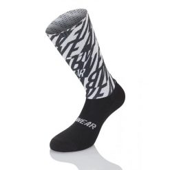 Skarpetki Mb Wear Aero Dry H20 Signature. Czarne skarpety męskie MB WEAR, bez wzorów, z lycry. Za 167.50 zł.