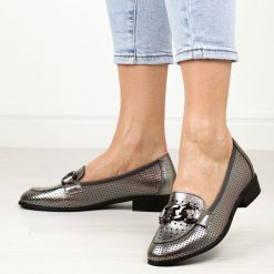 Stalowe pw ażurowe mokasyny damskie z łańcuchem Potocki 12014. Szare mokasyny damskie POTOCKI, ze skóry, eleganckie. Za 169.00 zł.