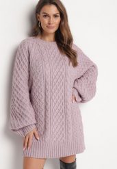 Jasnofioletowy Sweter o Wydłużonym Fasonie z Modnym Splotem Ahexa. Fioletowe swetry damskie Born2be, bez wzorów, ze splotem, bez kołnierzyka, bez ramiączek, długie, bez kaptura. Za 189.99 zł.