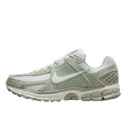 Buty do chodzenia dla dorosłych Nike Zoom Vomero 5 Jade Horizon. Szare obuwie sportowe damskie Nike, bez wzorów, z materiału, do biegania, nike zoom. Za 843.21 zł.