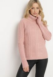 Różowy Golf z Wiskozą w Klasycznym Stylu Ozdobiony Tłoczeniem Senaille. Czerwone swetry damskie Born2be, l, bez wzorów, z jeansu, eleganckie, bez kołnierzyka, bez ramiączek, długie, bez kaptura. Za 99.99 zł.
