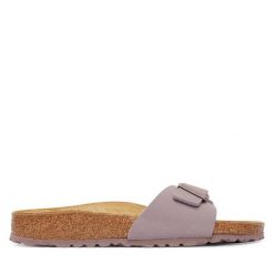 Klapki Birkenstock. Fioletowe klapki damskie Birkenstock, bez wzorów, bez obcasa. Za 399.99 zł.