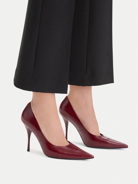 Eva Minge Szpilki EO-LT26157-1-3 Bordowy. Czerwone szpilki damskie Eva Minge, bez wzorów, bez obcasa, bez zapięcia. Za 379.99 zł.