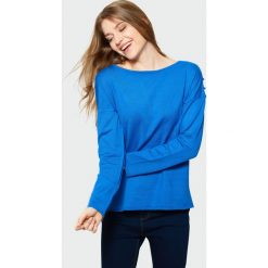 Klasyczny sweter z dekoracyjnymi guzikami. Swetry damskie marki Greenpoint. Za 49.99 zł.