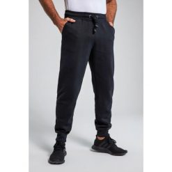 Męskie Spodnie dresowe ściągane sznurkiem nowoczesny krój do roz. 8XL. Czarne szorty męskie JAY-PI, m, bez wzorów, z bawełny. Za 239.99 zł.
