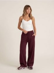 Spodnie wide leg z kieszeniami i domieszką wiskozy, soft touch - czerwony. Czerwone spodnie materiałowe damskie Sinsay, l, bez wzorów, z dzianiny. Za 49.99 zł.