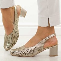 Złote C skórzane Polskie czółenka damskie Deoni D136. Żółte czółenka damskie Deoni, w ażurowe wzory, ze skóry, biznesowe, bez obcasa, na obcasie, bez zapięcia. Za 429.00 zł.