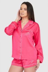 JUICY COUTURE Różowa satynowa koszula piżamowa damska z haftowanym logo, Rozmiar M. Czerwone piżamy damskie Juicy Couture, m, bez wzorów, z satyny, bez ramiączek. W wyprzedaży za 199.99 zł.