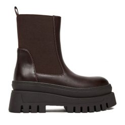 Sztyblety DeeZee. Brązowe botki damskie DeeZee, bez obcasa, na płaskiej podeszwie, bez zapięcia. Za 199.99 zł.