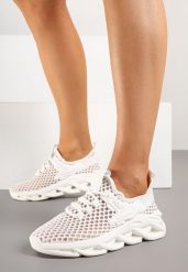 Białe Siateczkowe Buty Sportowe Sneakersy na Grubej Tłoczonej Podeszwie Telarienna. Białe obuwie sportowe damskie Born2be, bez wzorów, z jeansu, trekkingowe. Za 79.99 zł.