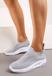 Szare Casualowe Buty Sportowe na Grubszej Podeszwie Ozdobione Perforacją Fiovena. Szare obuwie sportowe damskie Renee, bez wzorów, z jeansu. Za 39.99 zł.