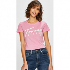 Tommy Jeans - Top. Różowe topy damskie Tommy Jeans, z nadrukiem, z bawełny, z okrągłym kołnierzem, z krótkim rękawem. Za 139.90 zł.
