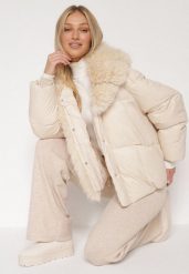 Beżowa Pikowana Kurtka Oversize z Futrzanymi Zdobieniami Saranessa. Brązowe kurtki damskie Born2be, l, z aplikacjami, z dzianiny, bez kaptura. Za 269.99 zł.