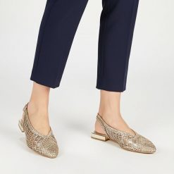 Czółenka damskie Gioseppo, lekka konstrukcja odkryta pięta elastyczny pasek z tyłu niski stabilny obcas pleciona cholewka smukły nosek, platinum, 792. Szare czółenka damskie Hot Potatoes by Gioseppo, bez wzorów, biznesowe, bez obcasa, na obcasie, bez zapięcia. Za 349.00 zł.