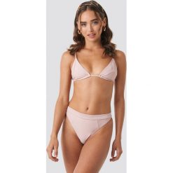 Hanna Weig x NA-KD Bikini Bottom - Pink. Różowe bikini damskie marki Hanna Weig x NA-KD, z aplikacjami. Za 60.95 zł.
