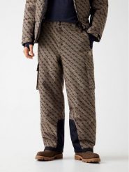 Guess Spodnie narciarskie M5BB77 WF182 Brązowy Regular Fit. Brązowe spodnie materiałowe męskie Guess, m, z aplikacjami, z syntetyku, narciarskie. Za 1,219.00 zł.