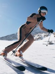 4F Kombinezon narciarski membrana 10000 damski - brązowy XS. Brązowe kurtki damskie 4f, na zimę, xs, bez wzorów, z materiału, bez kaptura. Za 999.99 zł.