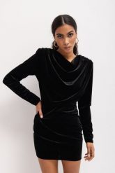 Sukienka z długim rękawem o klasycznym kroju w kolorze BLACK VELVET - COLLETTE-XS. Czarne sukienki damskie Marsala, na imprezę, s, bez wzorów, z poliesteru, klasyczne, bez kołnierzyka, bez ramiączek, mini. W wyprzedaży za 49.98 zł.