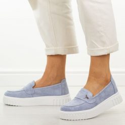 Niebieskie skórzane półbuty damskie Vinceza 93218. Niebieskie półbuty damskie VINCEZA, na lato, bez wzorów, z jeansu, eleganckie, bez obcasa, bez zapięcia. W wyprzedaży za 192.72 zł.