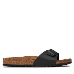 Klapki Birkenstock. Czarne klapki damskie Birkenstock, bez wzorów, bez obcasa. Za 259.99 zł.
