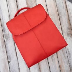 Plecaczek damski skórzany czerwony mały plecak miejski Abruzzo ABR-42-RD. Czerwone plecaki damskie bez wzorów, ze skóry, klasyczne. Za 219.00 zł.