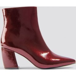 NA-KD Shoes Lakierowane botki na średnim obcasie - Red. Botki damskie marki NA-KD Shoes. Za 202.95 zł.