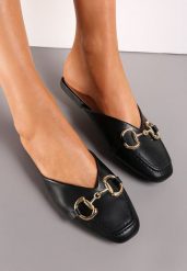 Czarne Płaskie Klapki w Typie Loafersów z Łańcuchem Titacia. Czarne klapki damskie Renee, bez wzorów, eleganckie, bez obcasa, na płaskiej podeszwie. Za 39.99 zł.