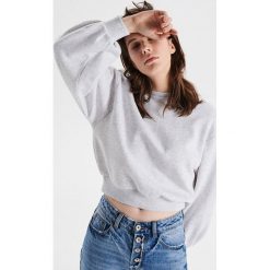 Krótka bluza z balonowymi rękawami - Jasny szary. Bluzy damskie marki Cropp. Za 69.99 zł.