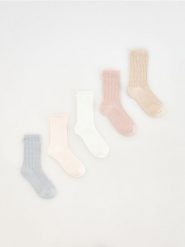 Długie skarpetki 5 pack - złamana biel. Skarpety damskie Reserved, bez wzorów. Za 49.99 zł.