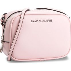 Torebka CALVIN KLEIN JEANS - Sculpted Camera Bag K40K400649 632. Listonoszki damskie marki Calvin Klein Jeans. W wyprzedaży za 299.00 zł.