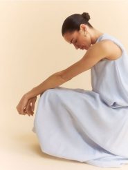 Spódnica z lyocellem - jasnoniebieski. Niebieskie spódnice damskie Reserved, l, bez wzorów, z lyocellu, bombki. Za 159.99 zł.