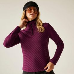 Bluza damska z suwakiem 1/4 Glamourize III Dare 2b. Fioletowe bluzy sportowe damskie Dare 2b, bez wzorów, z dzianiny, bez kaptura, narciarskie. W wyprzedaży za 199.99 zł.