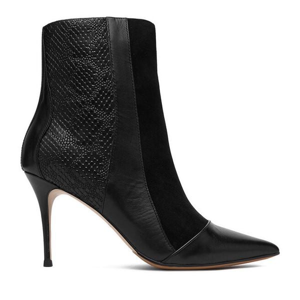 Botki Eva Minge. Czarne botki damskie Eva Minge, bez obcasa, na szpilce, bez zapięcia. Za 339.99 zł.